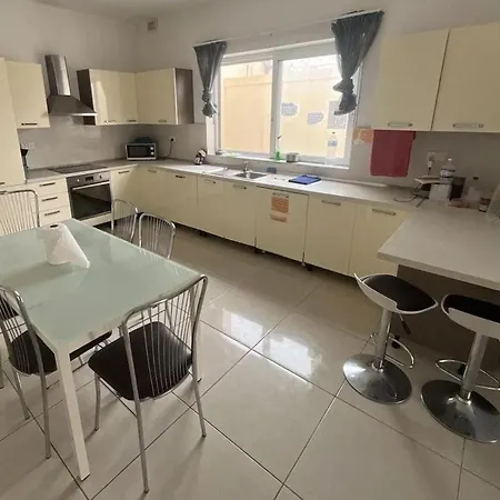Girls Only Shared #2 Hostel Gzira