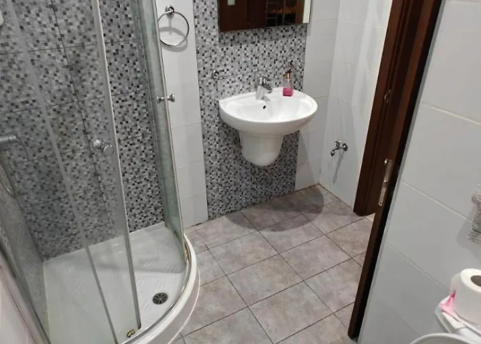 Girls Only Shared #2 * Gżira