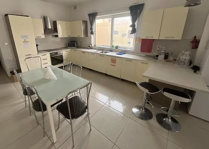 Girls Only Shared #2 Hostel Gżira